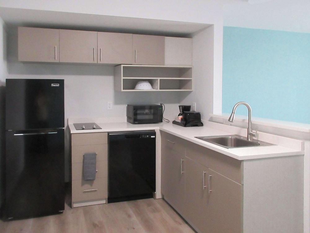 MainStay Suites Chesapeake - Greenbrier photo 7
