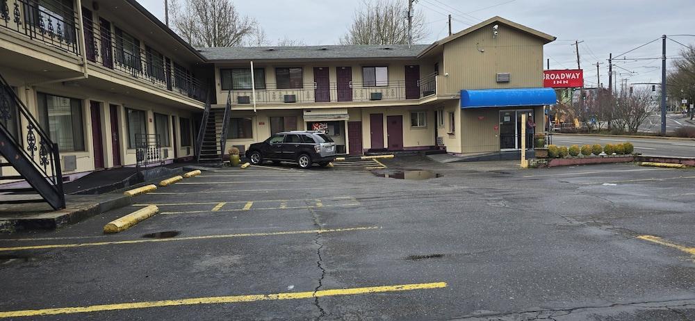 Broadway Inn photo 45