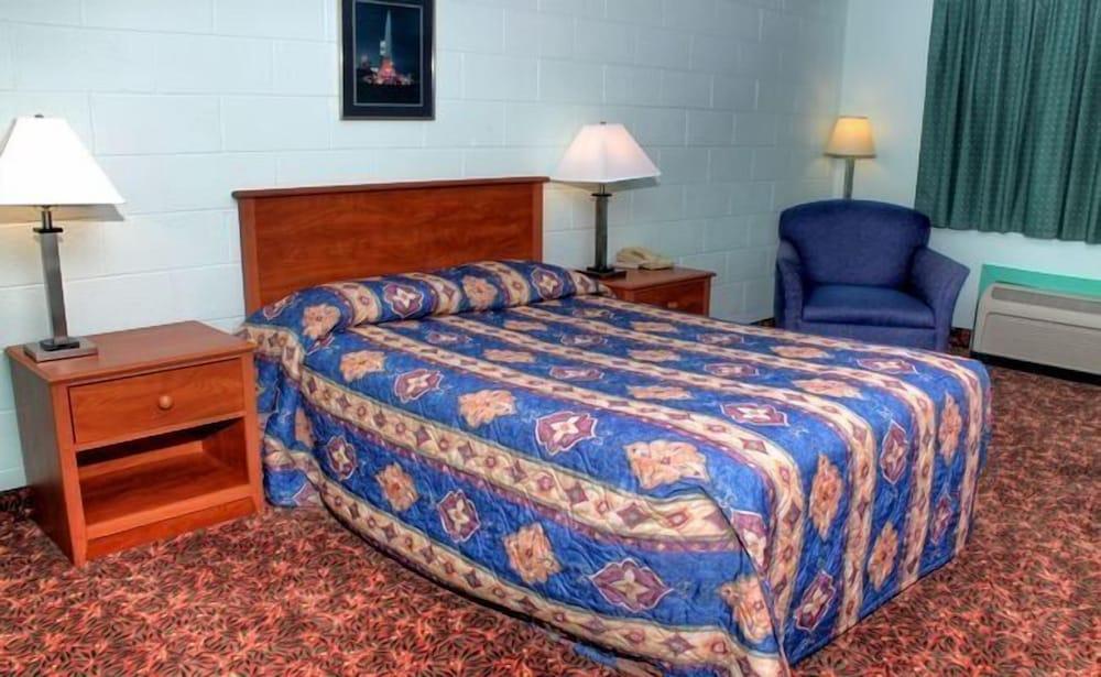 Country Host Motel photo 4