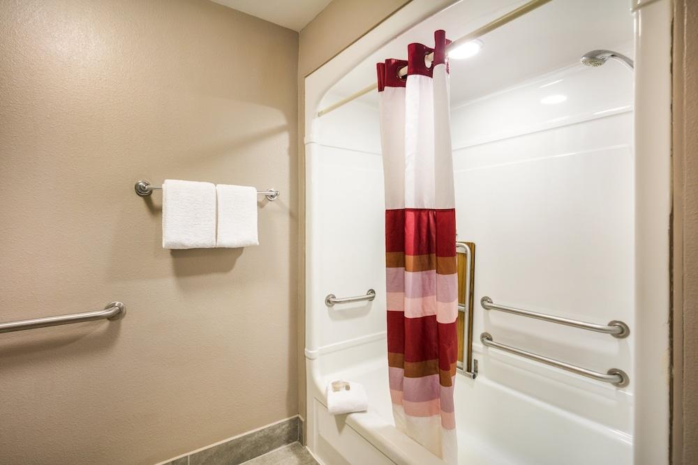 Red Roof Inn PLUS+ Boston - Logan photo 29