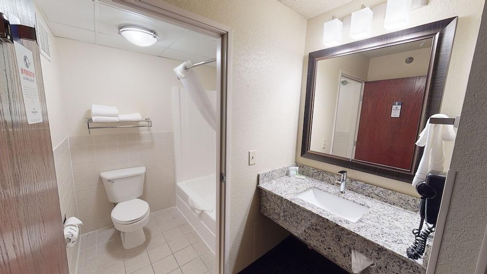 AmericInn by Wyndham Mounds View Minneapolis photo 42