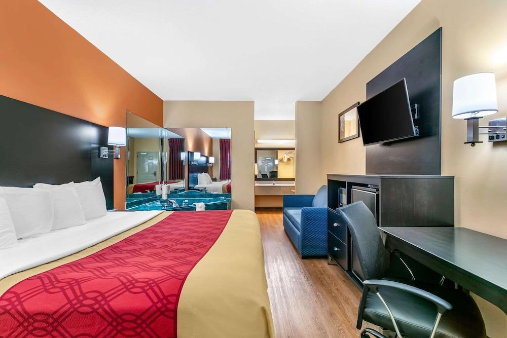 Econo Lodge Northport - Tuscaloosa photo 10