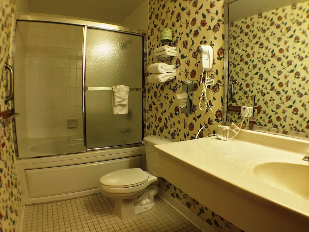 Super 8 by Wyndham Canandaigua photo 19