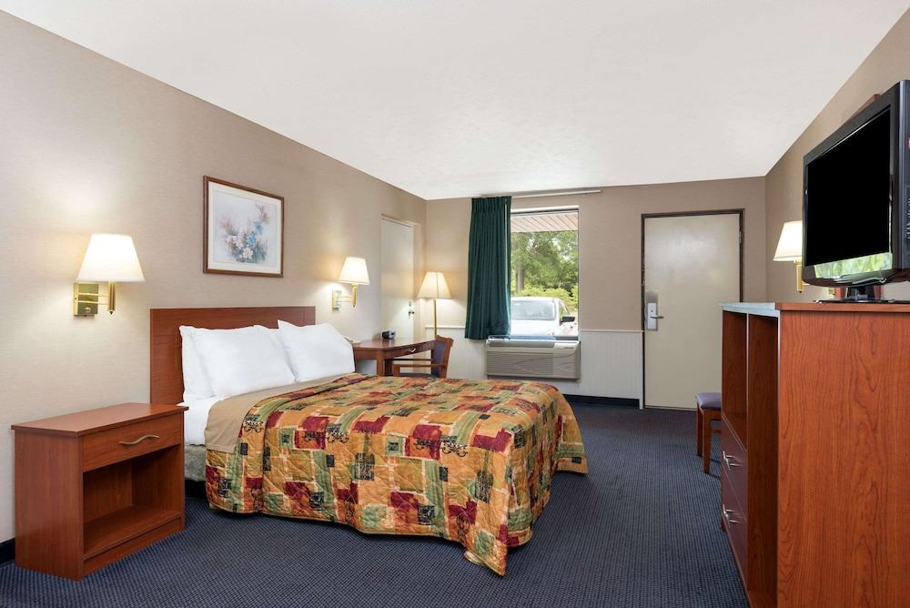 Knights Inn Elizabethtown photo 8
