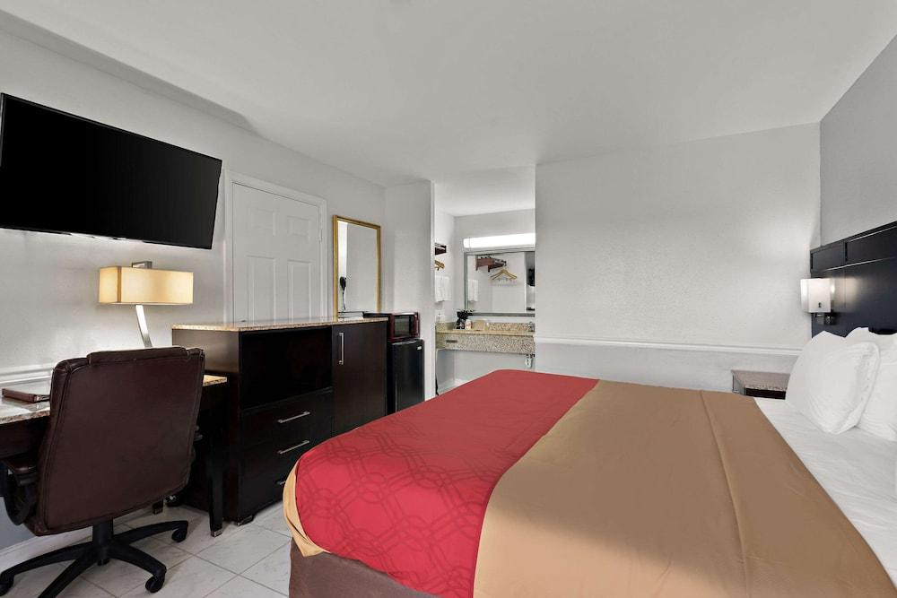 Econo Lodge Princess Anne photo 18