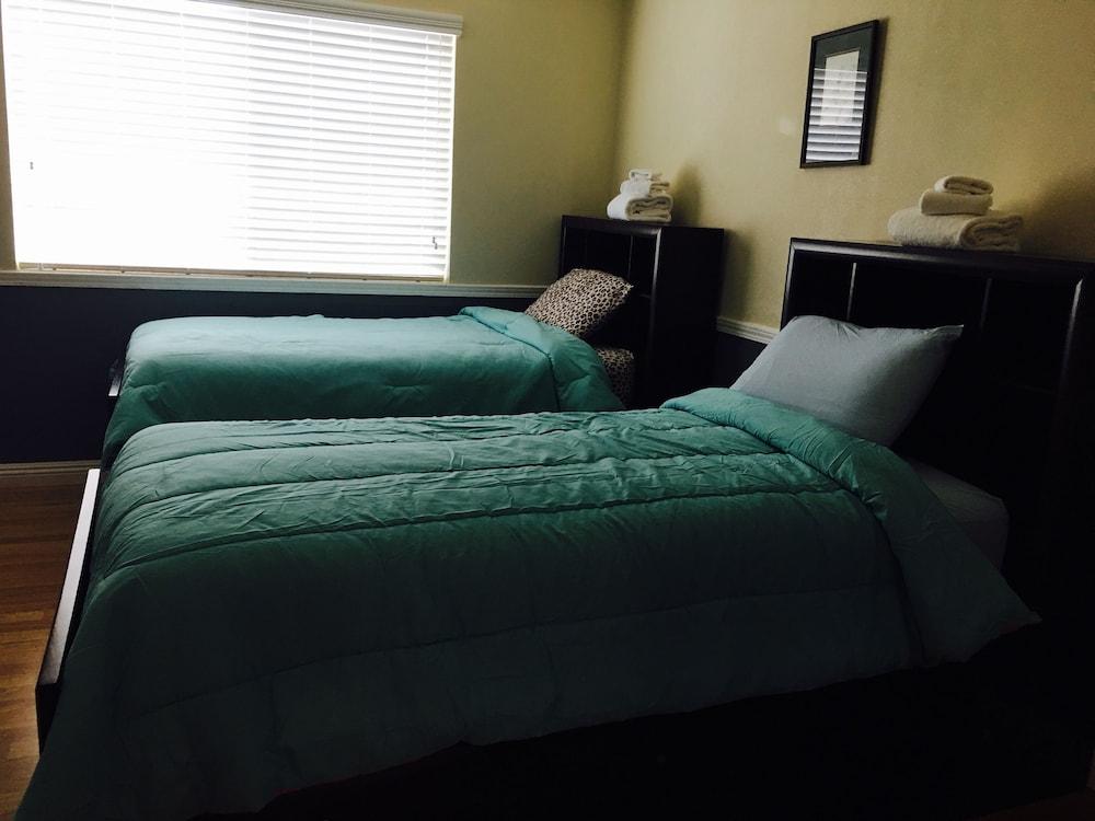 Traveler's Bed & Breakfast Hostel photo 23
