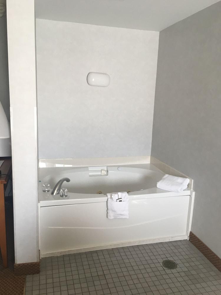 Mountain Inn & Suites photo 24