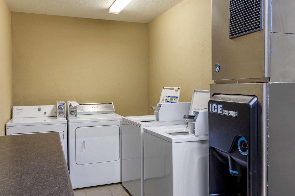 Comfort Suites Batesville photo 26