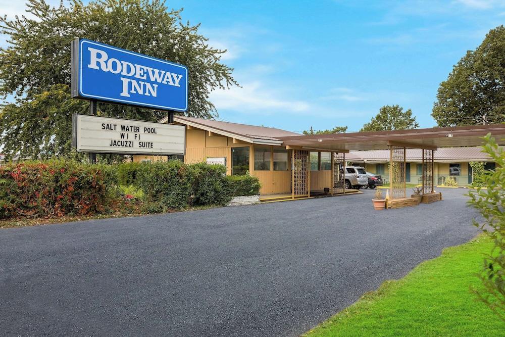 Rodeway Inn photo 35