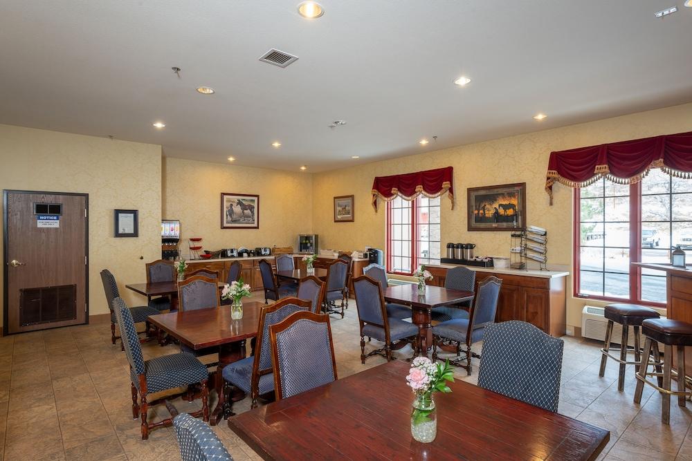 Silverland Inn and Suites photo 15