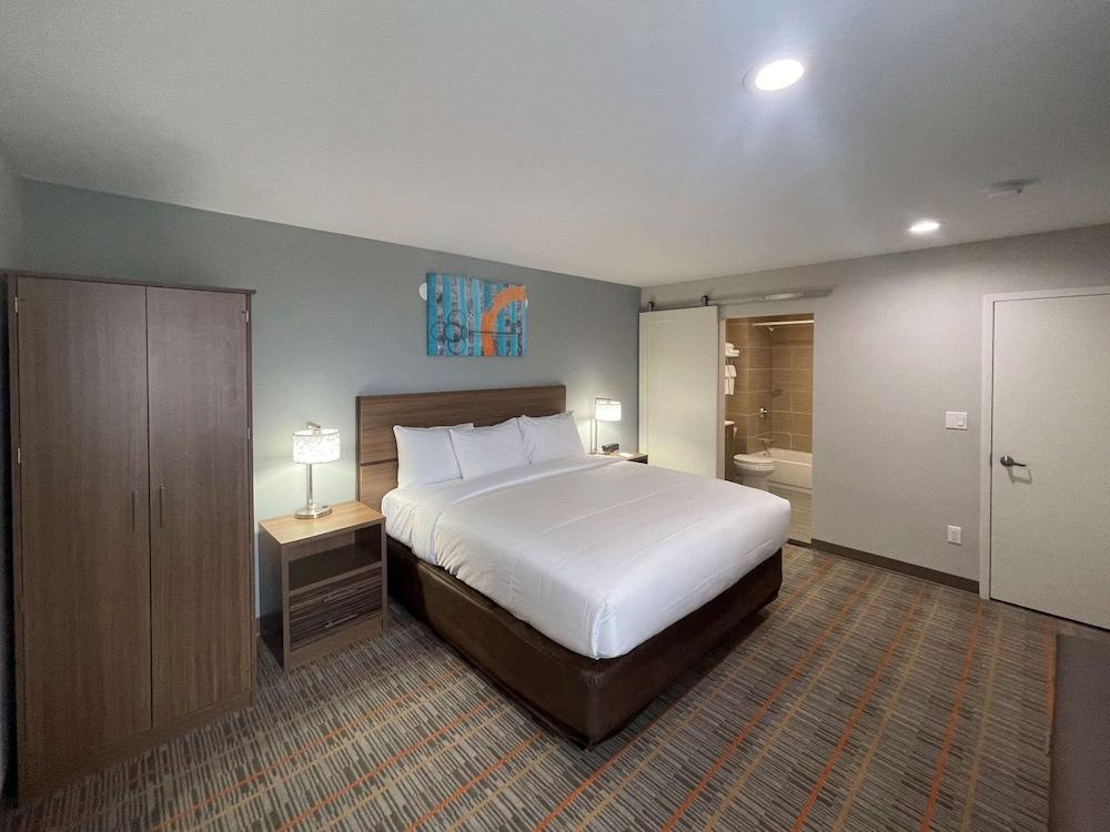 MainStay Suites Bronx - Belmont photo 10