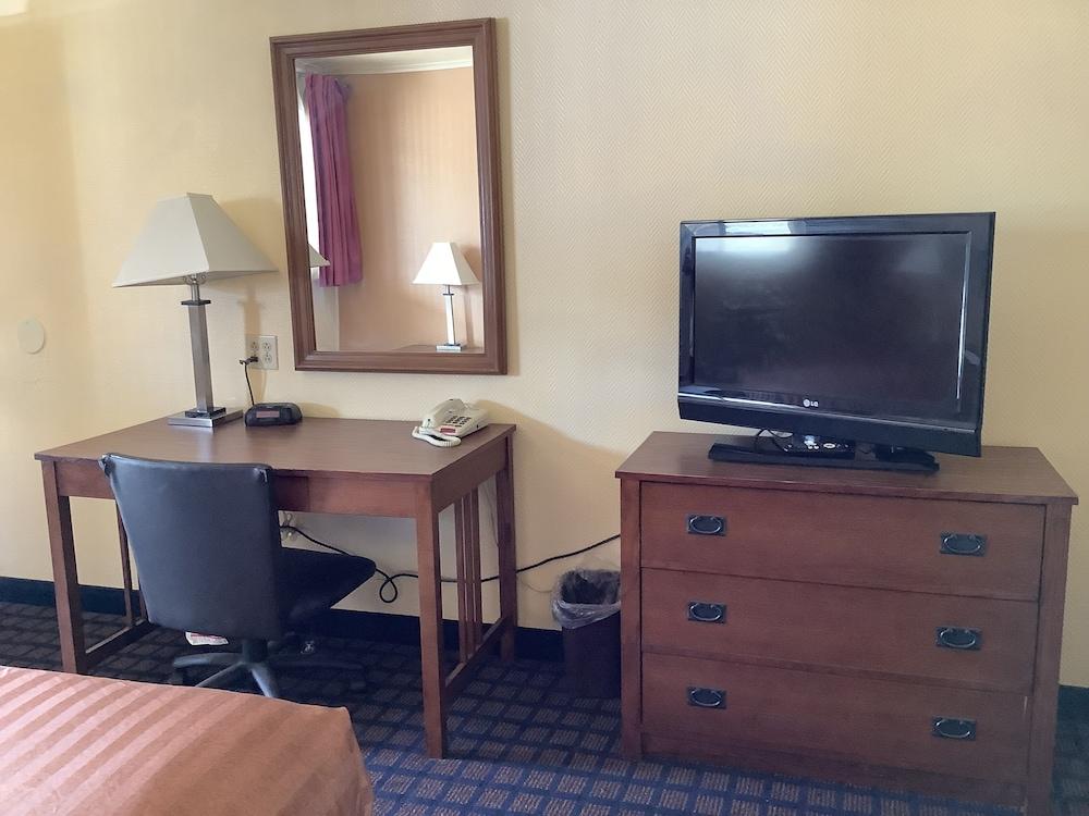 Silver Spur Vintage Inn & Suites photo 19