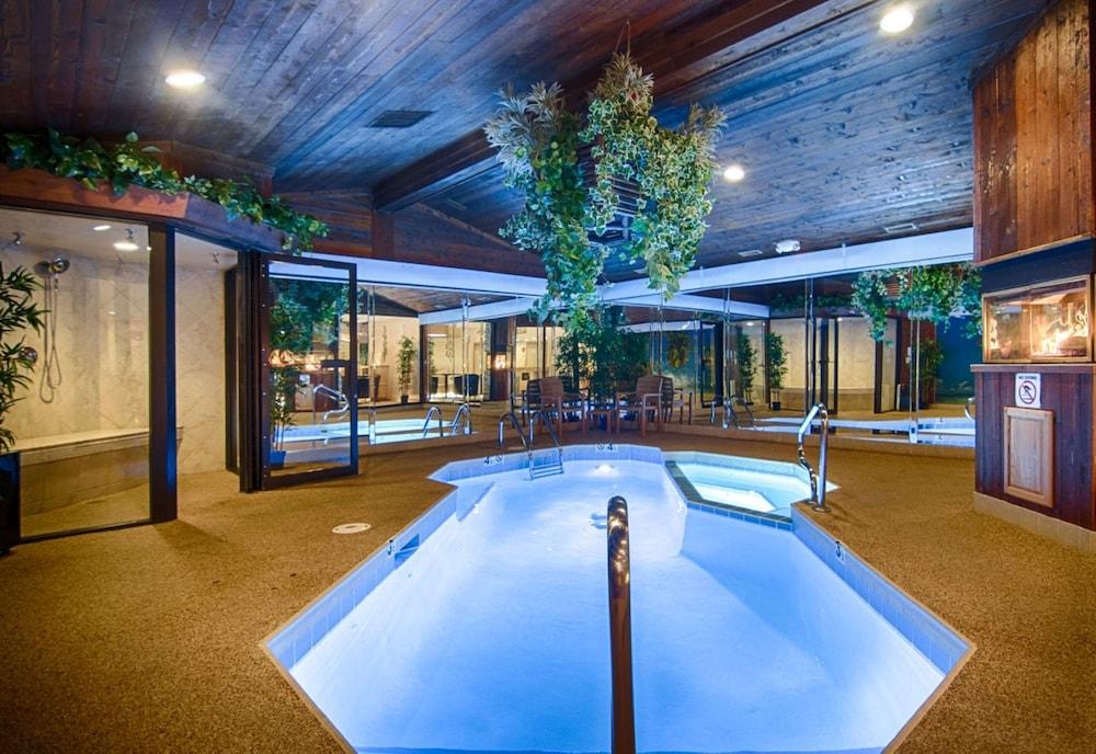 Sybaris Pool Suites Indianapolis photo 42