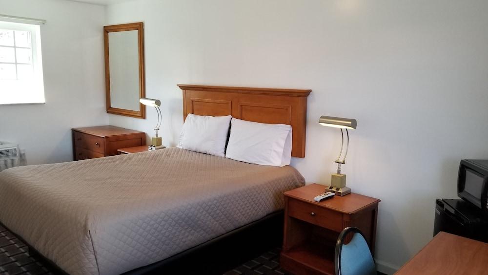Budget Inn Breezewood photo 11