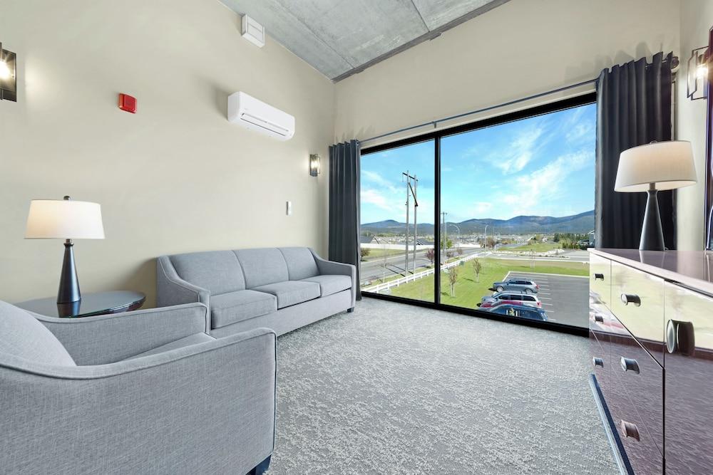 The Suites at Prairie Falls & Event Center photo 36