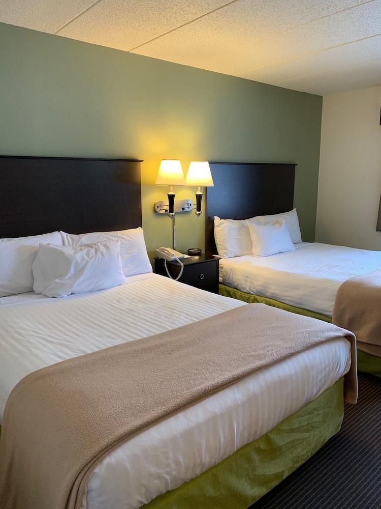 AmericInn by Wyndham Hampton photo 8