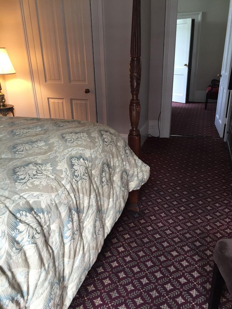 Nine O Five Royal Hotel photo 12