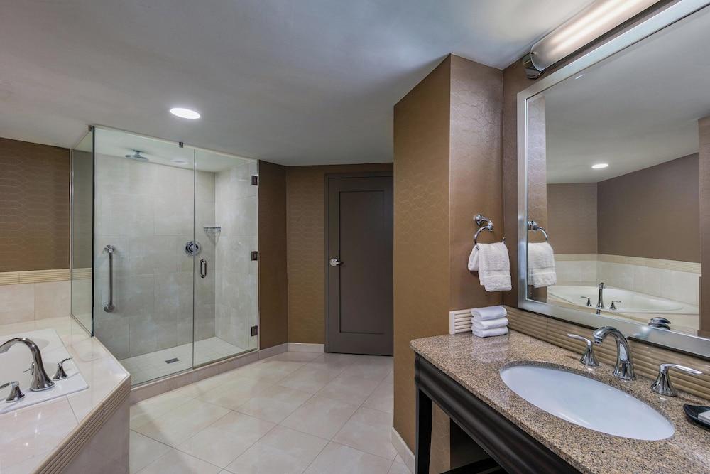 Sheraton Greensboro at Four Seasons photo 18