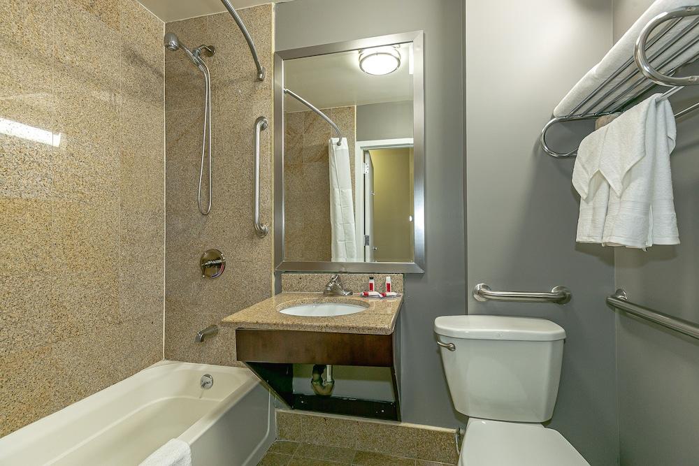 Ozone Inn & Suites photo 17