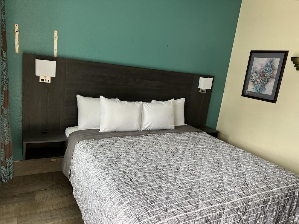 Budget Inn - Ft Myers photo 13