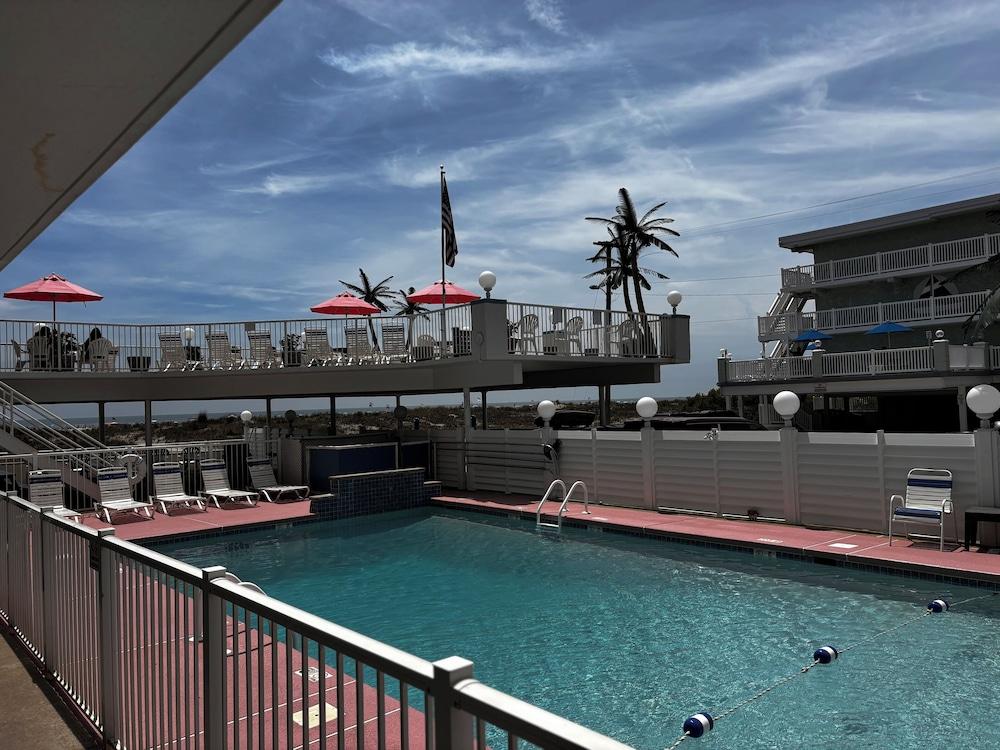 Paradise Oceanfront Resort photo 29