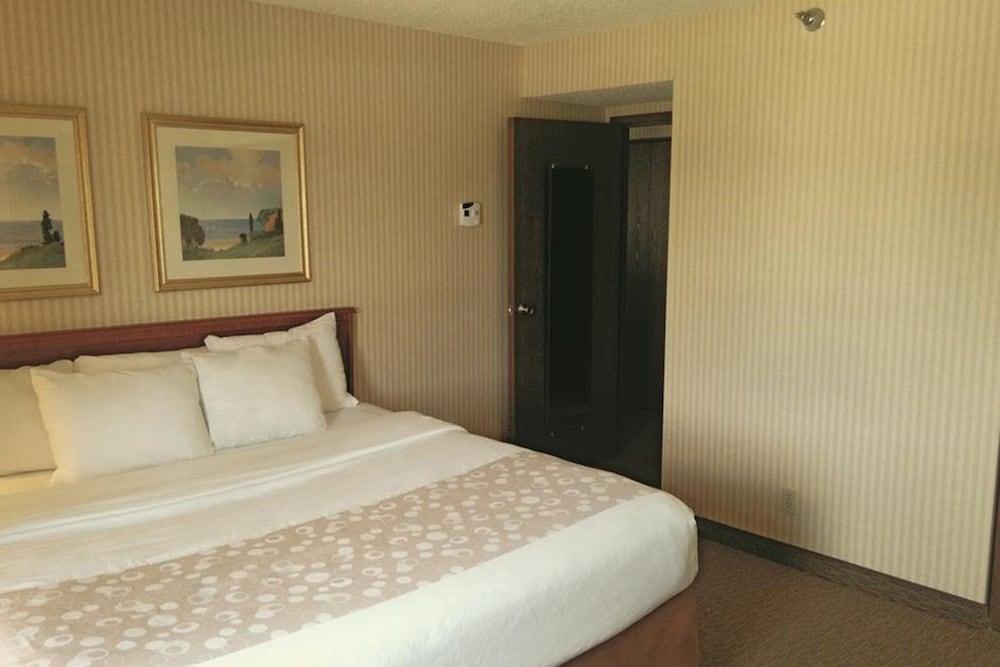 La Quinta Inn by Wyndham Detroit Southgate photo 14