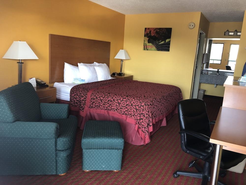 Days Inn by Wyndham Franklin photo 10