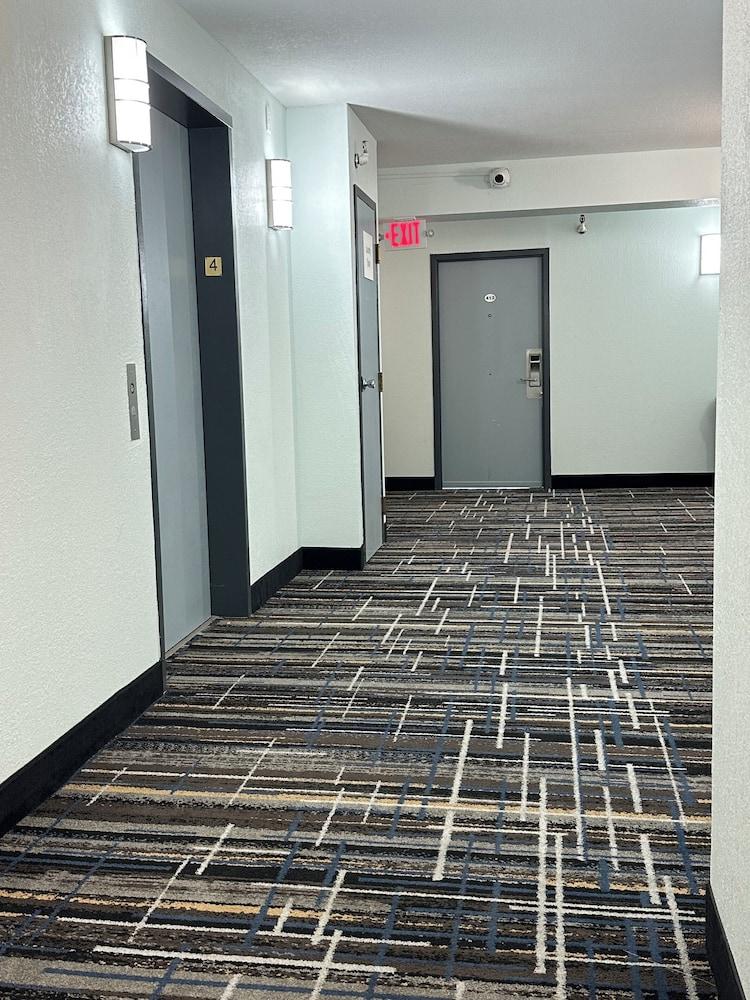 Blueway Inn & Suites Roseville photo 15