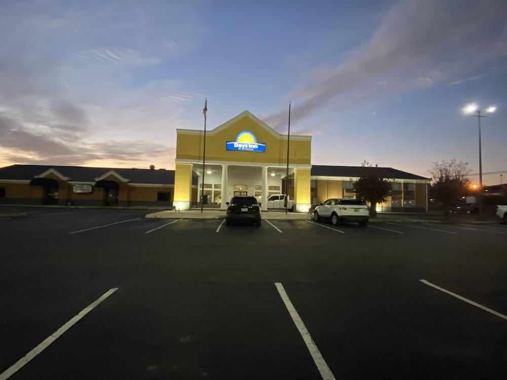 Days Inn by Wyndham Dothan photo 1