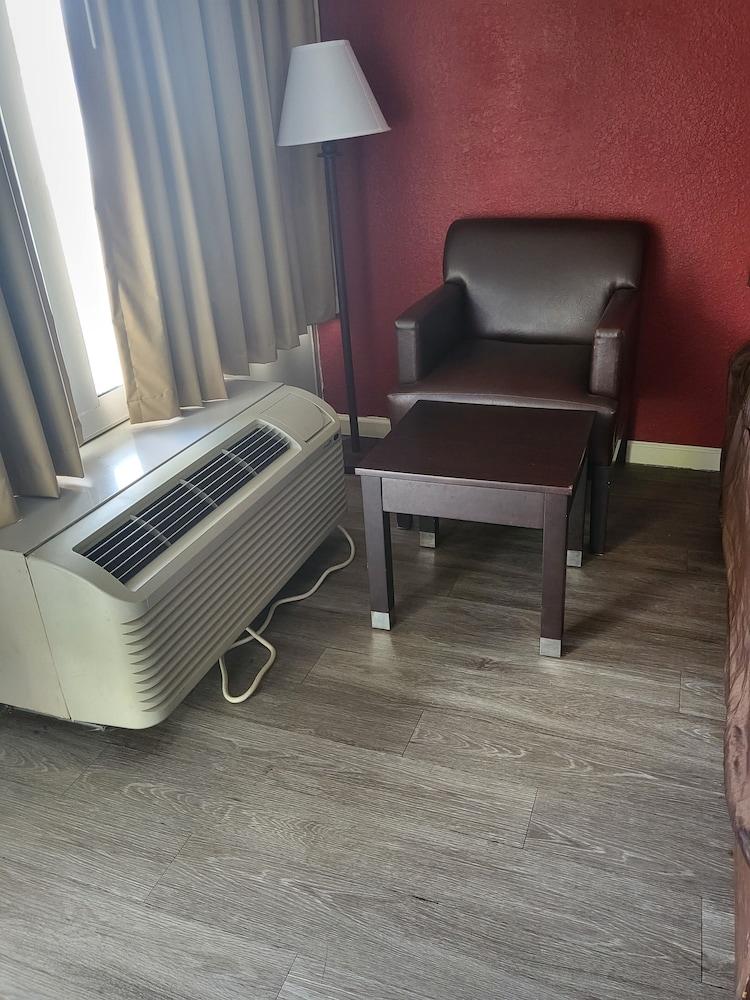 Econo Lodge Andalusia photo 18