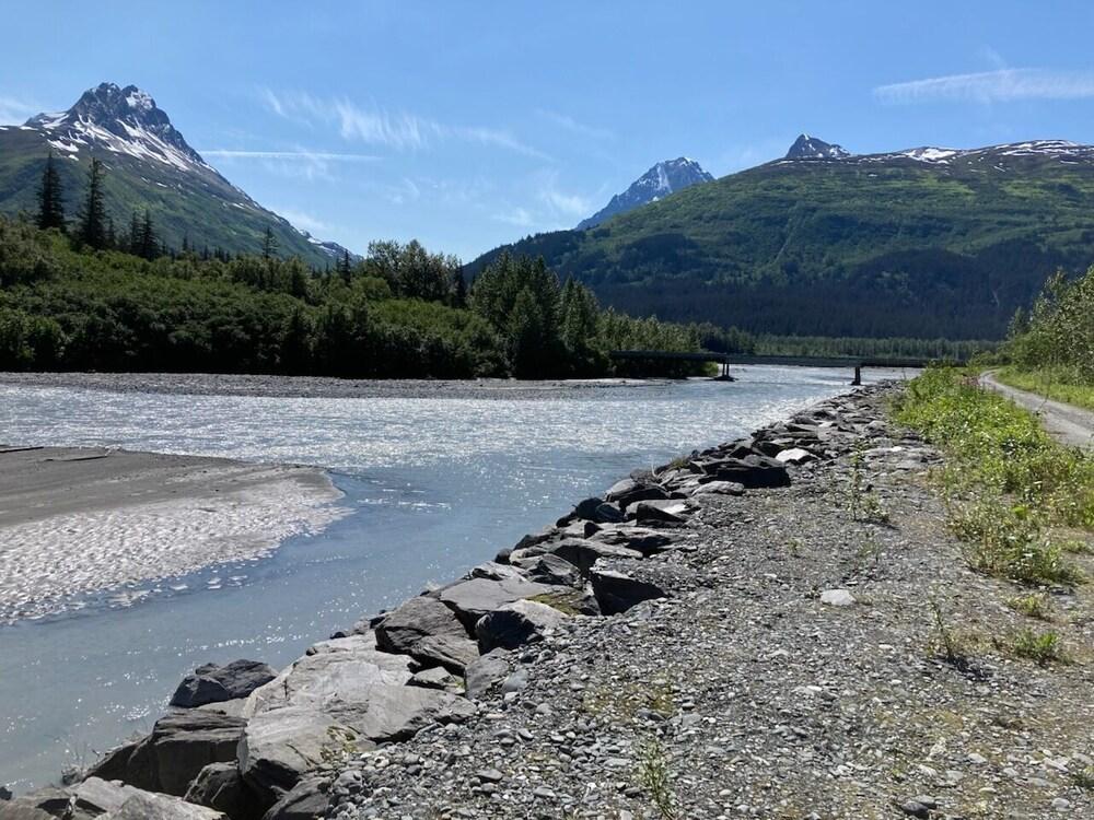 Valdez Lodge photo 9