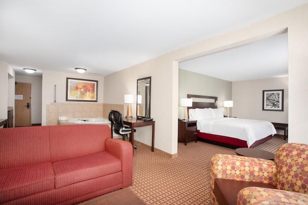 Holiday Inn Express & Suites Gillette by IHG photo 7