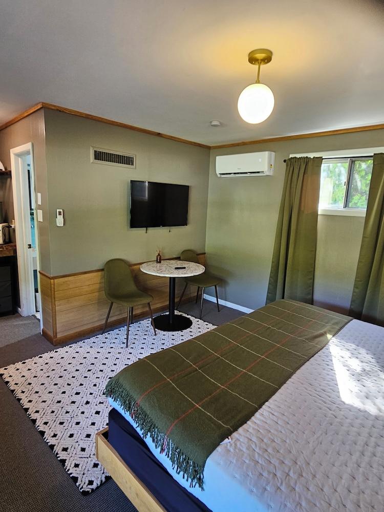 The Springs Motel photo 12