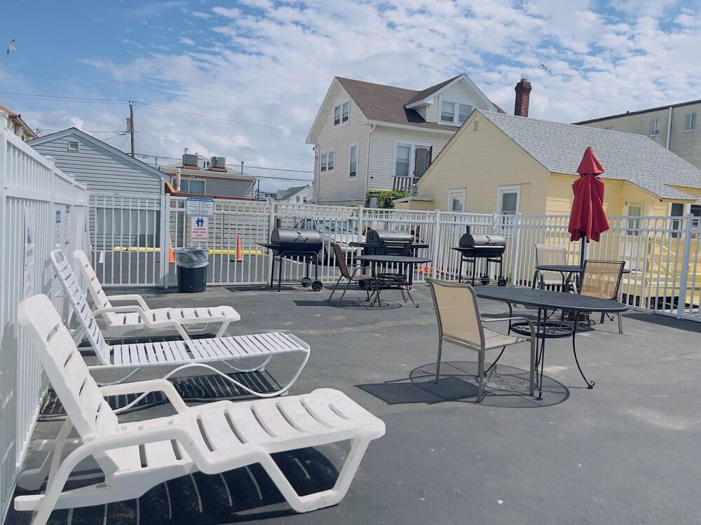 Dry Dock Motel photo 27