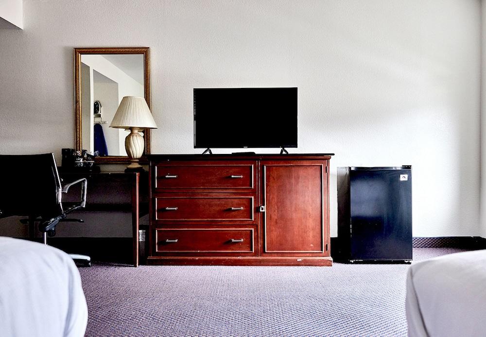 The McLure Hotel and Conference Center photo 21