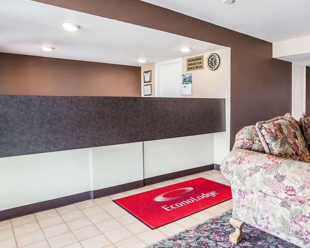 Econo Lodge Jefferson City photo 30
