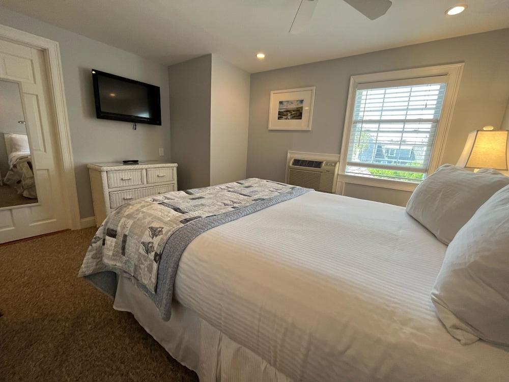 Beach Breeze Inn photo 27