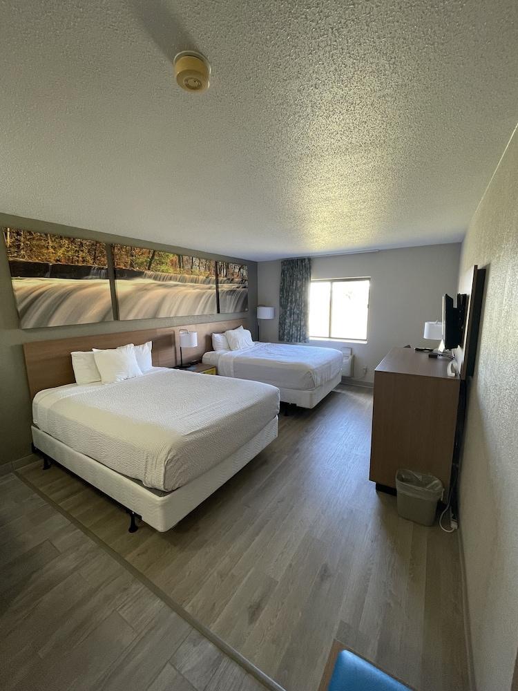 Days Inn by Wyndham Alpena photo 10