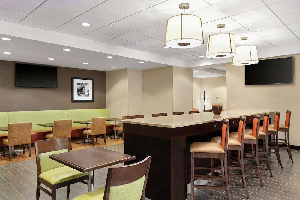 Hampton Inn Washington-Dulles Int'l Airport South photo 2
