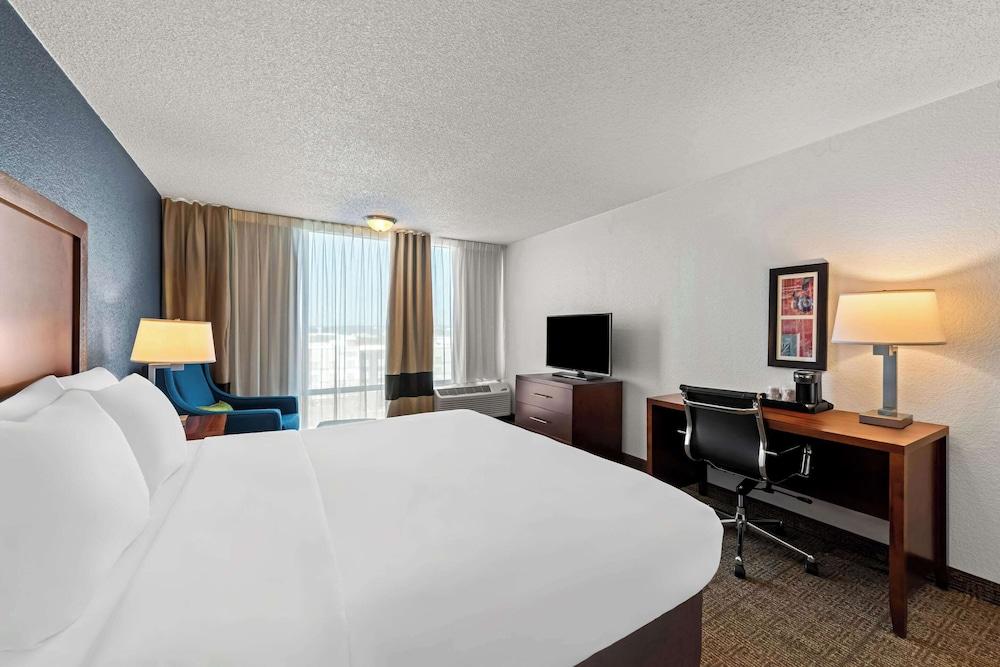 Comfort Inn & Suites Omaha Central photo 31