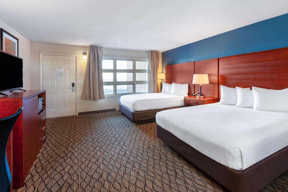 Baymont by Wyndham St. Ignace Lakefront photo 15
