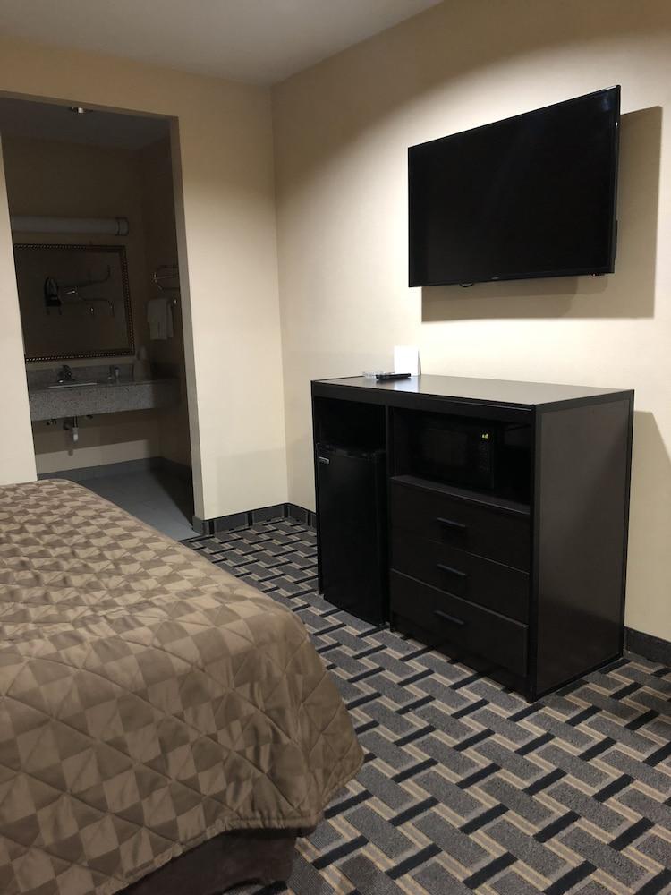 Downtowner Inns photo 19