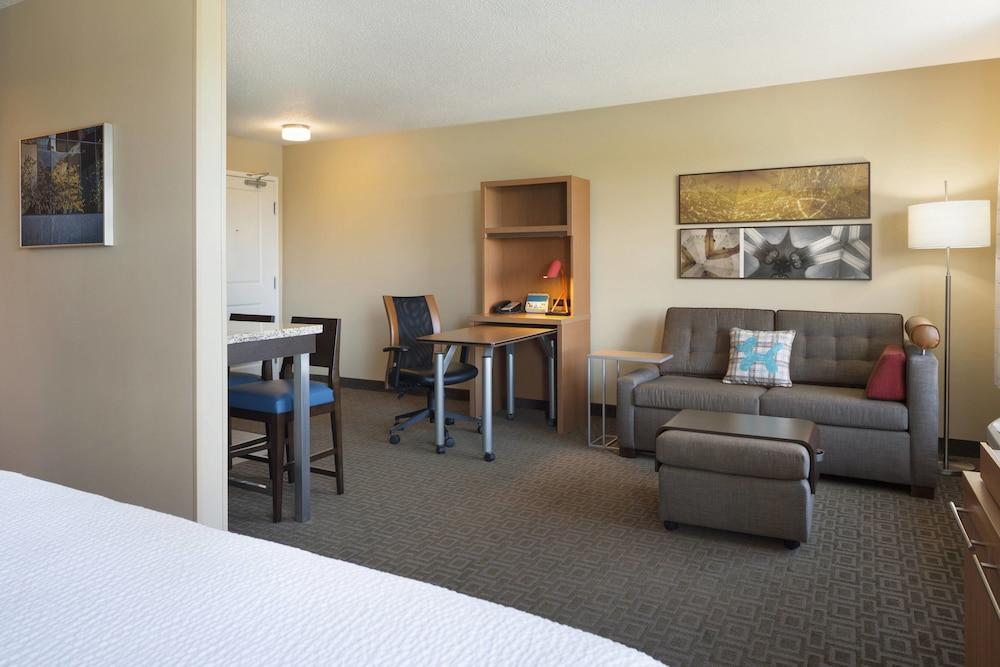 TownePlace Suites Chicago Naperville photo 13