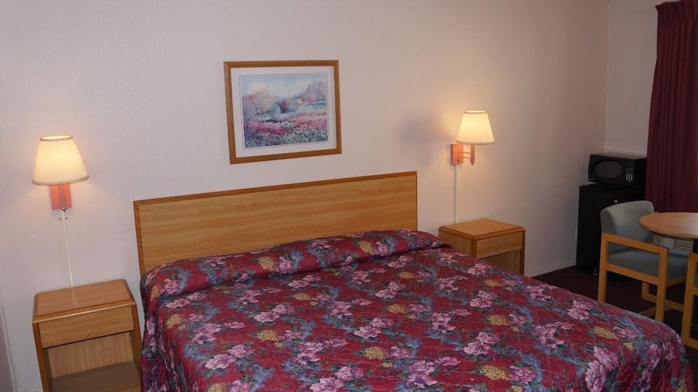 Travelers Inn photo 30