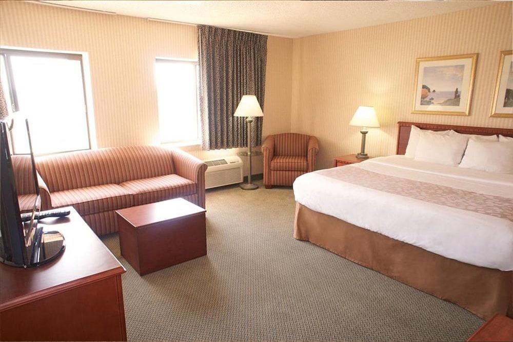La Quinta Inn by Wyndham Detroit Southgate photo 12