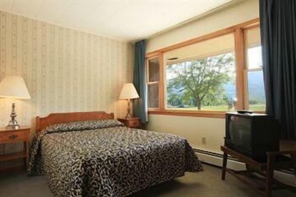 Ladd Brook Inn photo 6