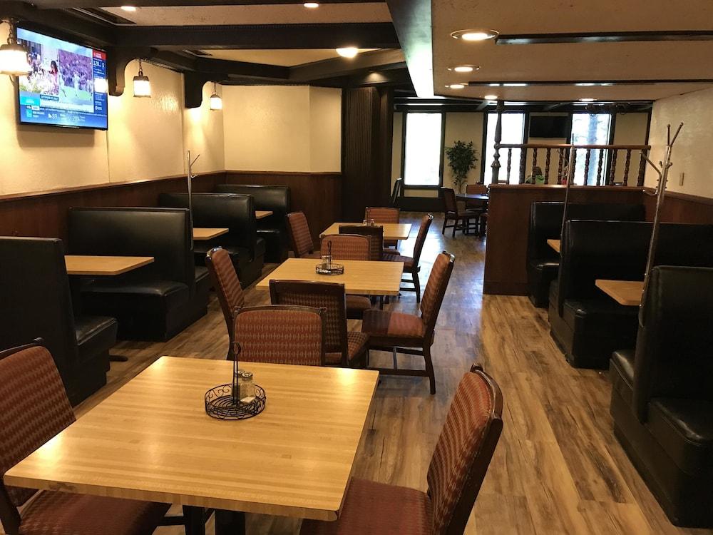 Ramada by Wyndham Albert Lea photo 87