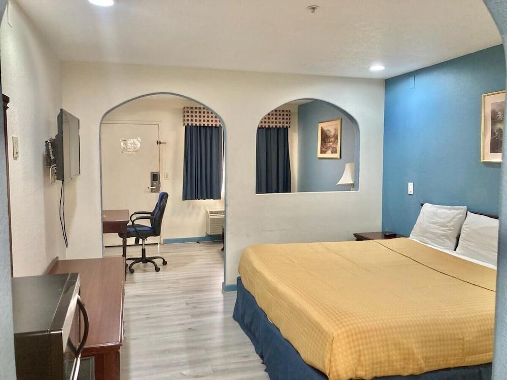 Americas Best Value Inn & Suites Houston Brookhollow NW photo 1