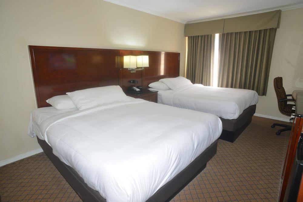 Hometown Inn & Suites photo 22