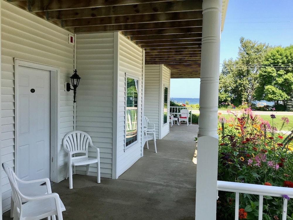 Bay Breeze Resort photo 4